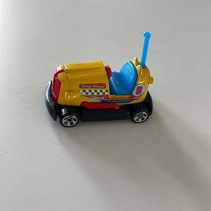 Hot Wheels Bump Around  1:64